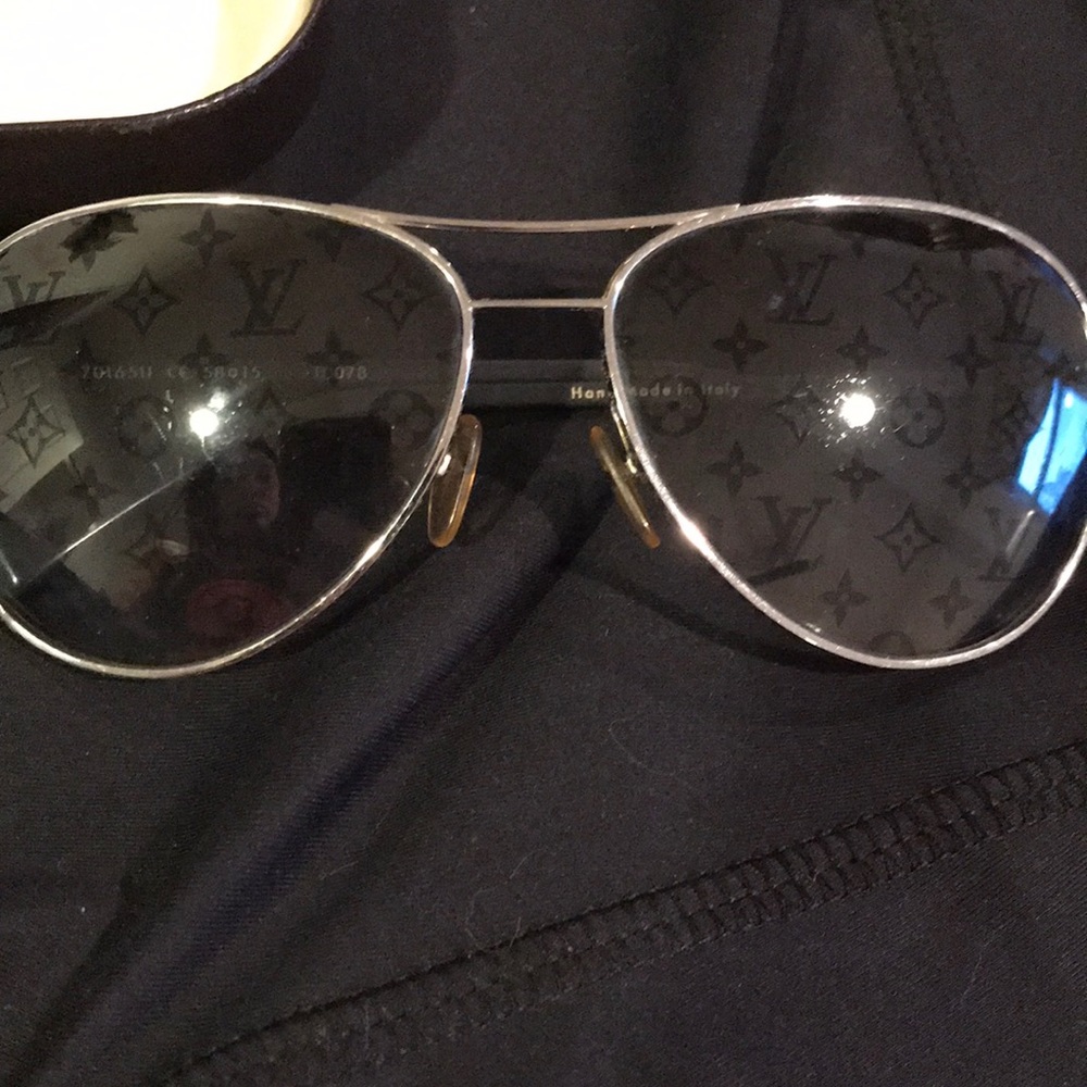LV Aviator Sunglasses - Picture 8 of 8